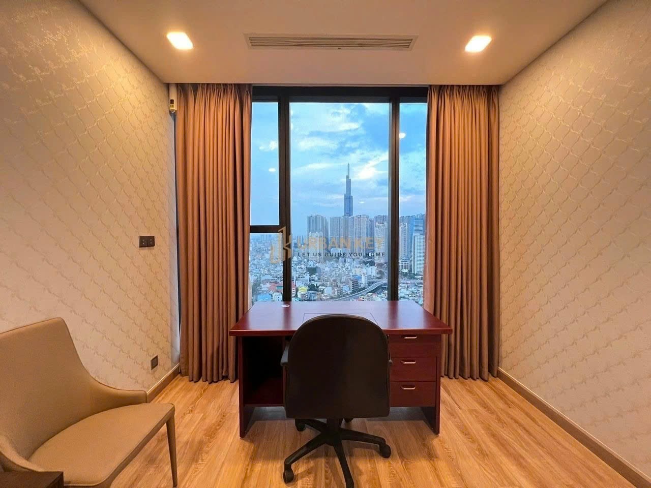Cho thuê căn hộ 3PN, full nội thất, view đẹp tại Vinhomes Golden River Ba Son - Giá tốt!